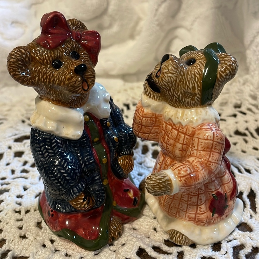 Boyds Bears Salt and Pepper shakers